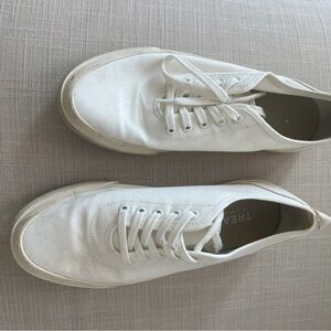 Everlane White Sneaker